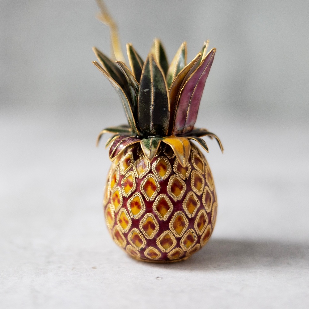 Williamsburg enamel pineapple metal ornament holiday xmas hospitality